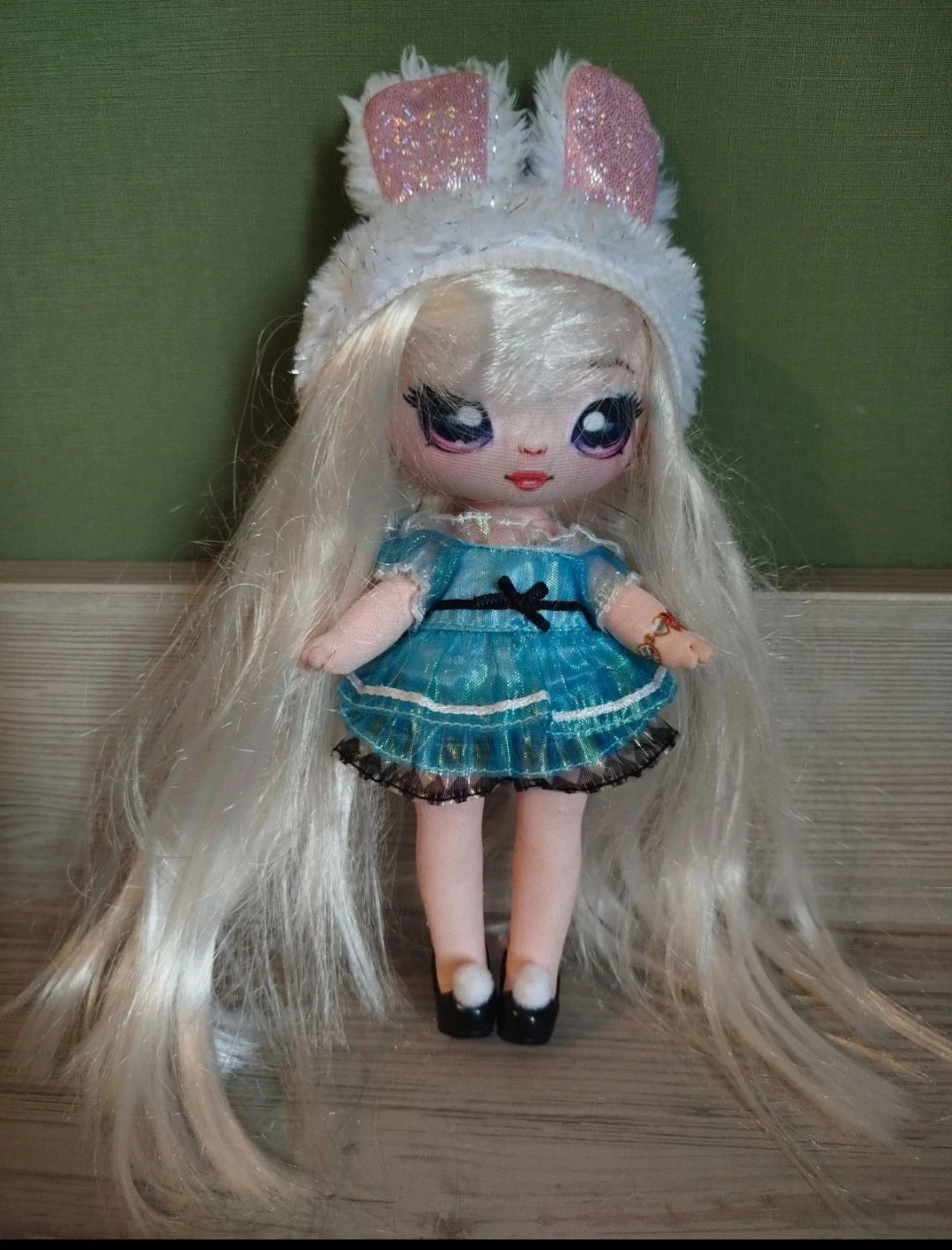 Alice Hops Na Na Na Surprise
